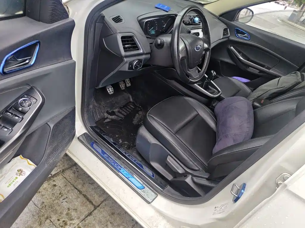 Ford Escort — миниатюра 14