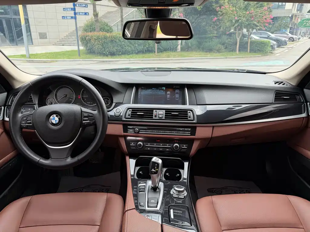 BMW 5 Series — миниатюра 18