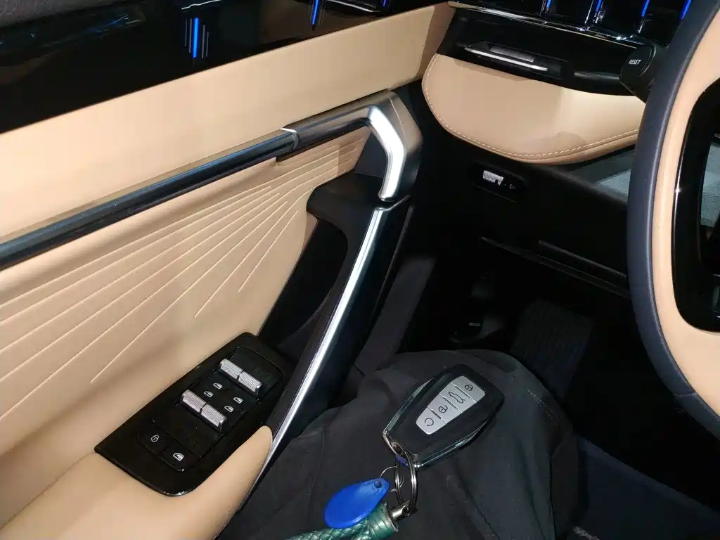 Geely Boyue L — миниатюра 9