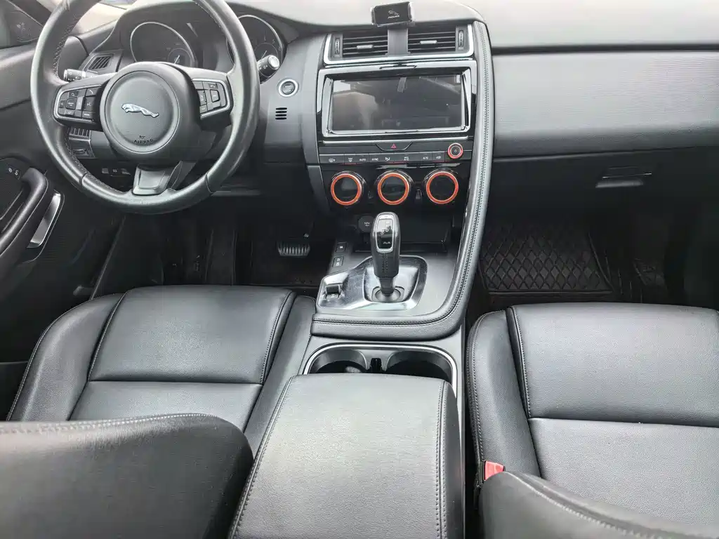 Jaguar E-PACE — миниатюра 6