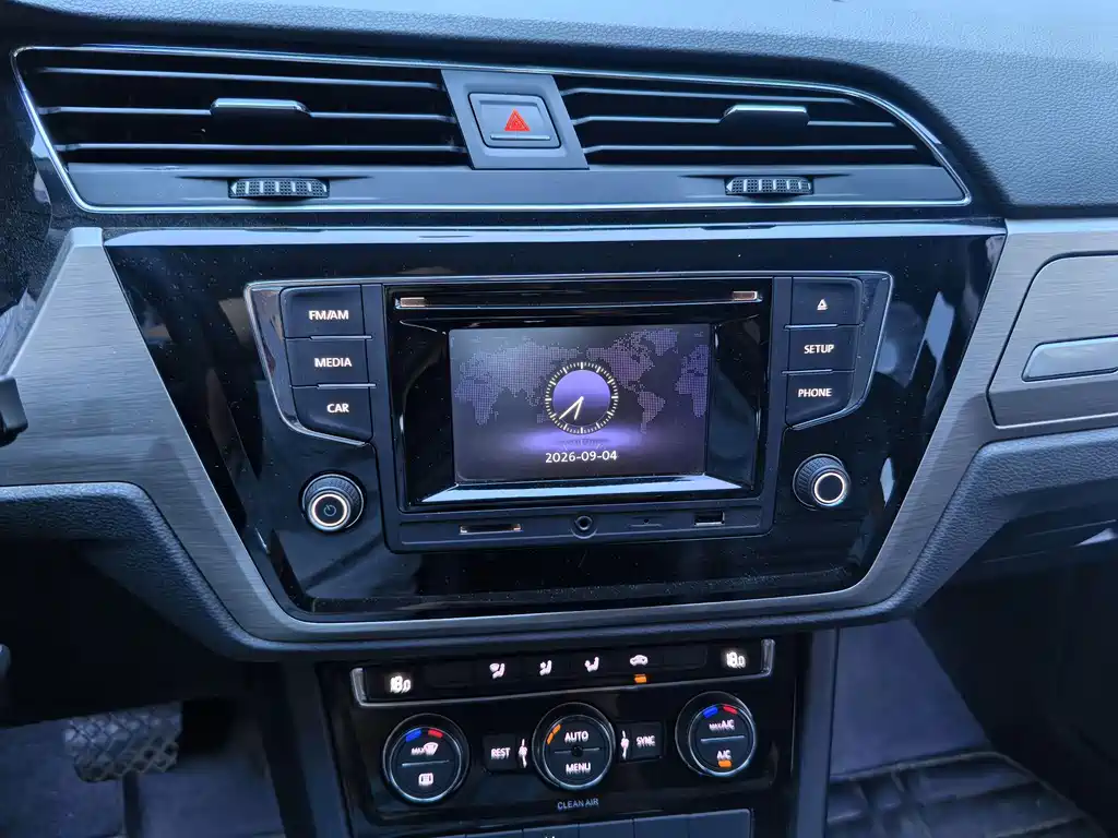 Volkswagen Touran — миниатюра 24