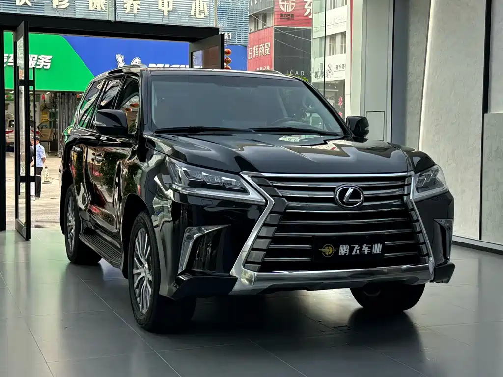 Lexus LX 570 Dynamic Luxury Edition, фото 10