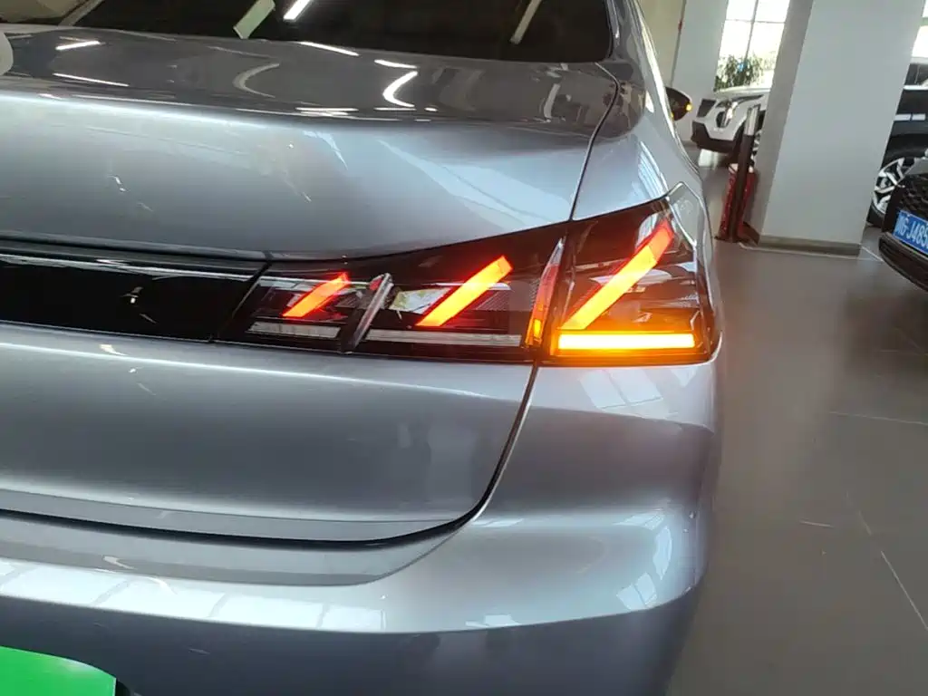 Peugeot 408 — миниатюра 8