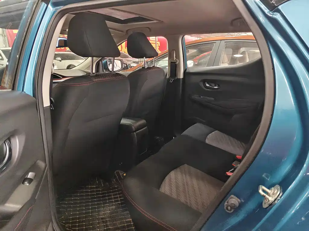 Nissan Bluebird — миниатюра 6