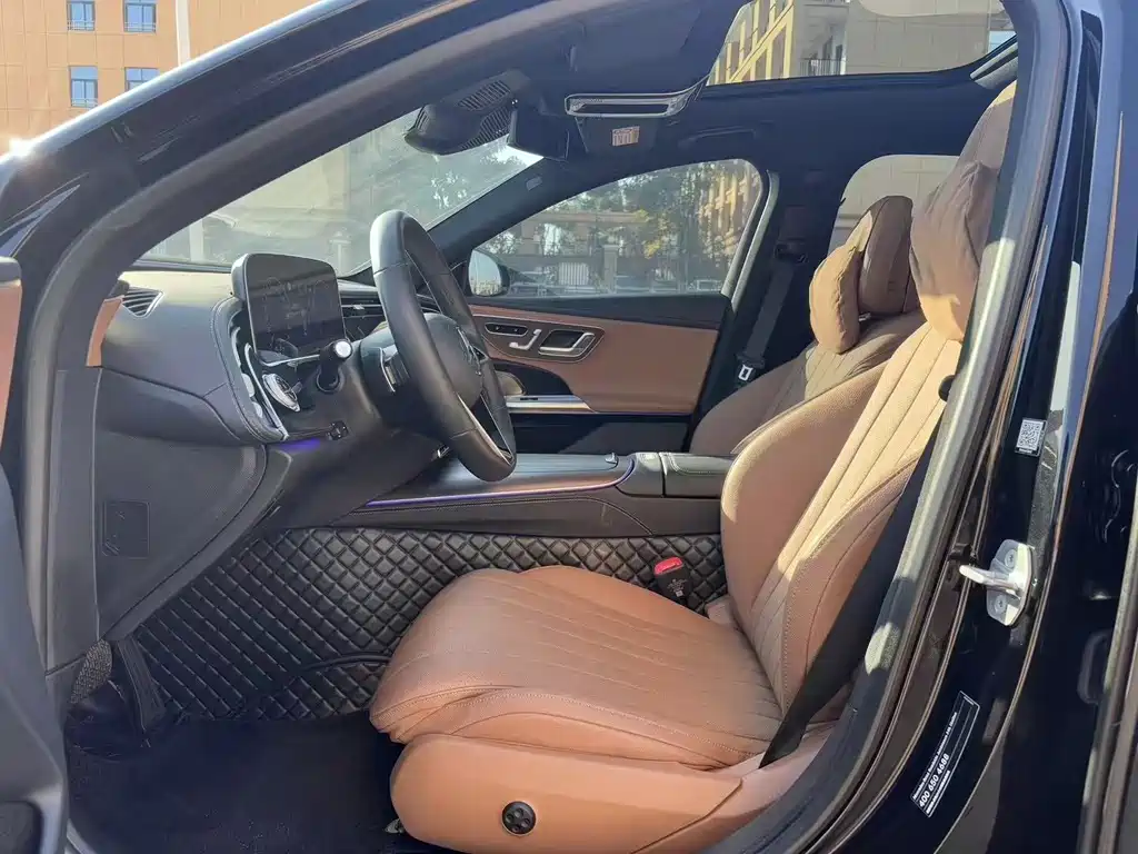 Mercedes-Benz E-Class — миниатюра 4