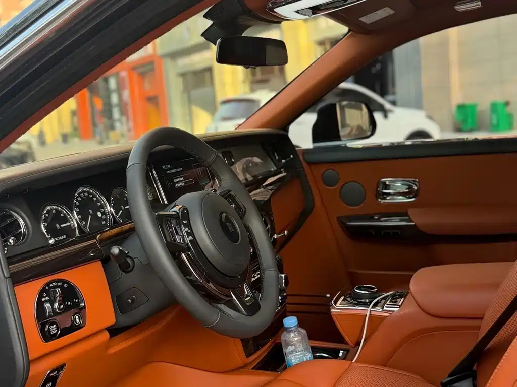 Rolls-Royce Phantom — миниатюра 5