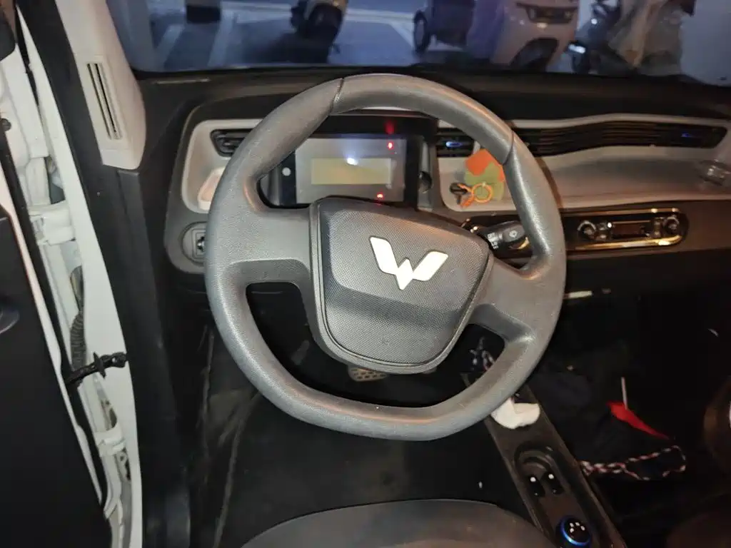 Wuling MINIEV — миниатюра 6