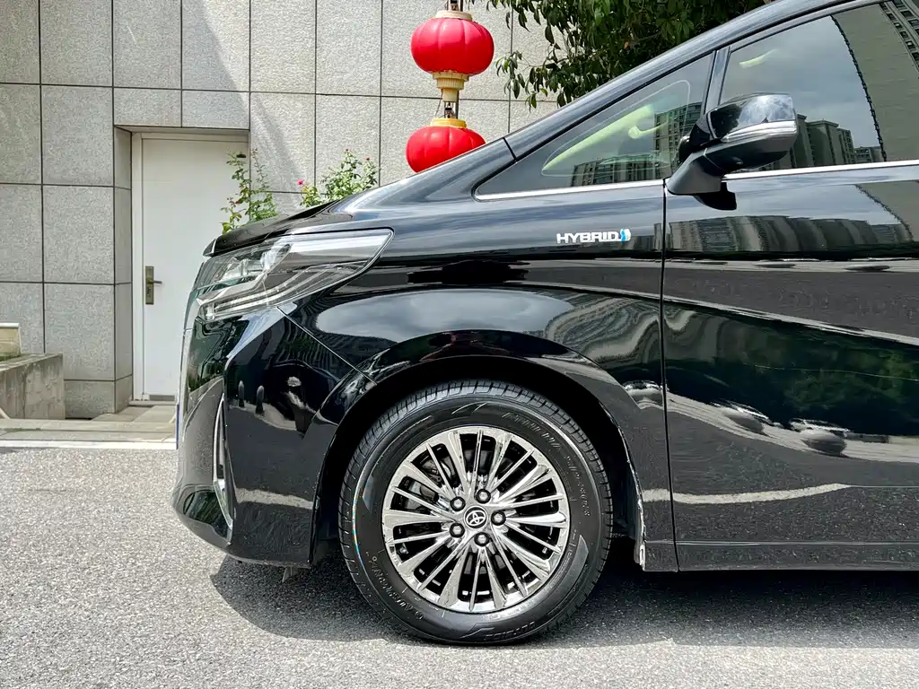 Toyota Alphard — миниатюра 6
