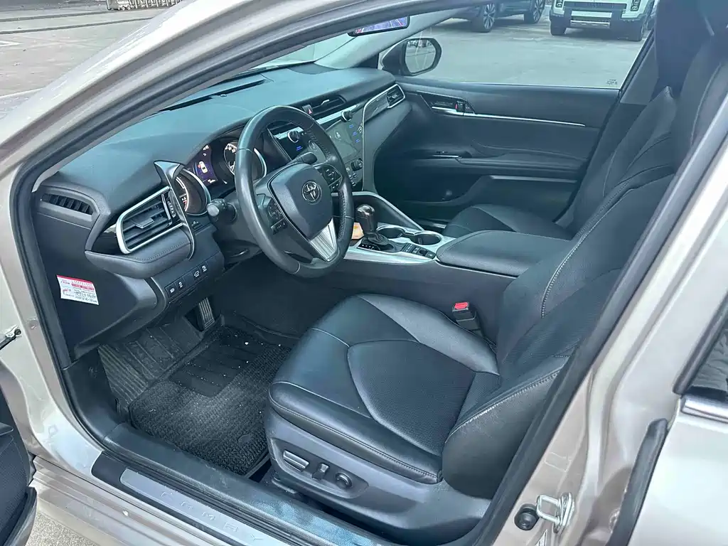 Toyota Camry — миниатюра 5