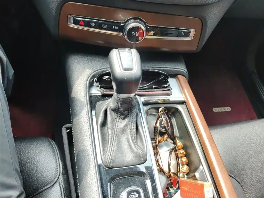 Volvo XC90 2018 T5 5 мест