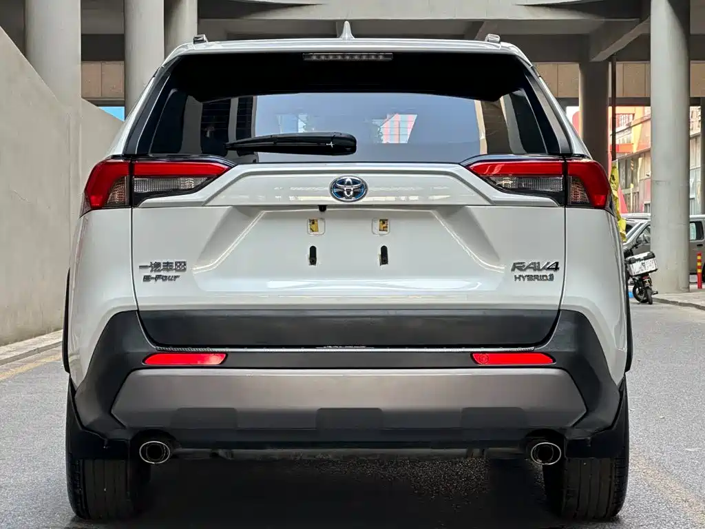 Toyota RAV4 — миниатюра 4