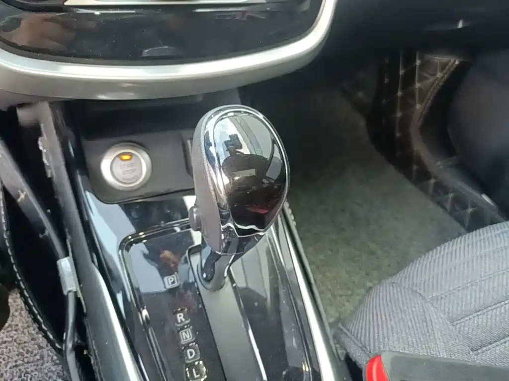 Nissan Tiida — миниатюра 14