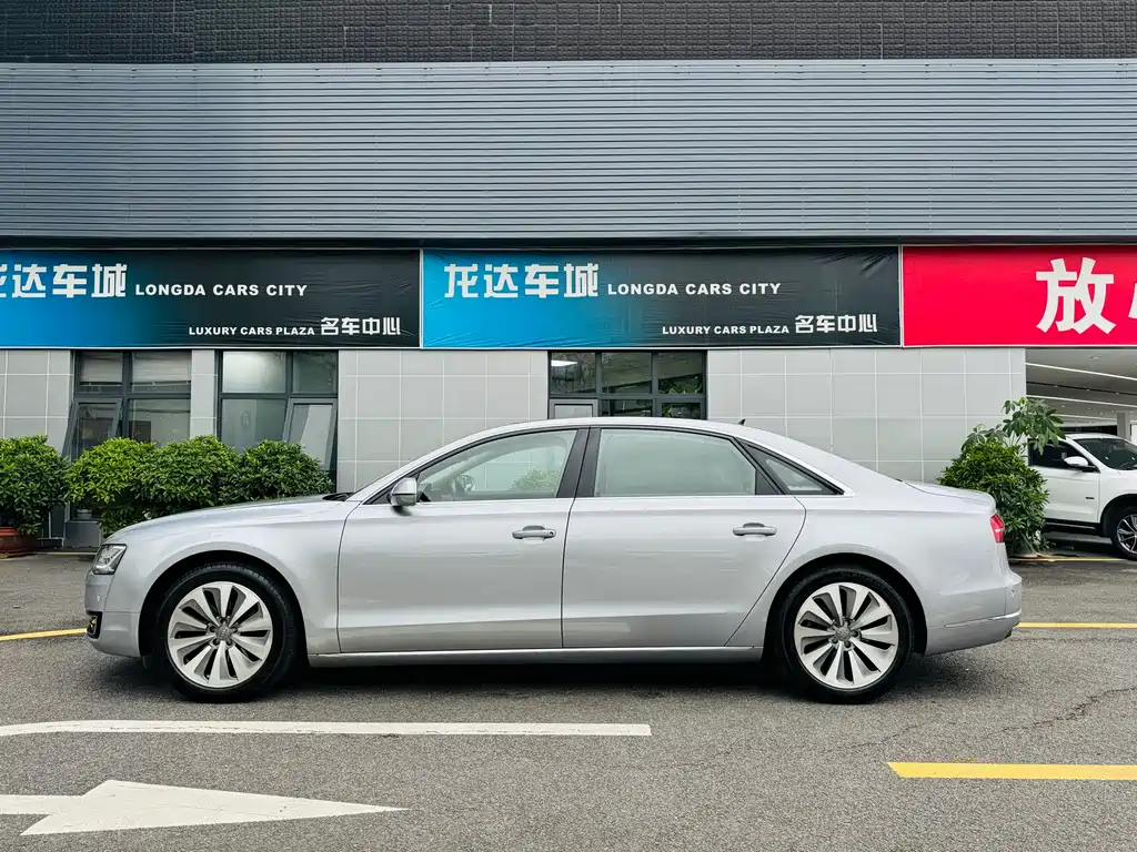 AUDI A8