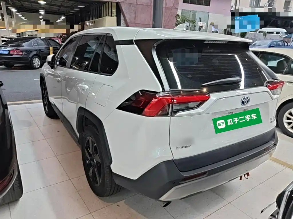 Toyota RAV4 — миниатюра 5