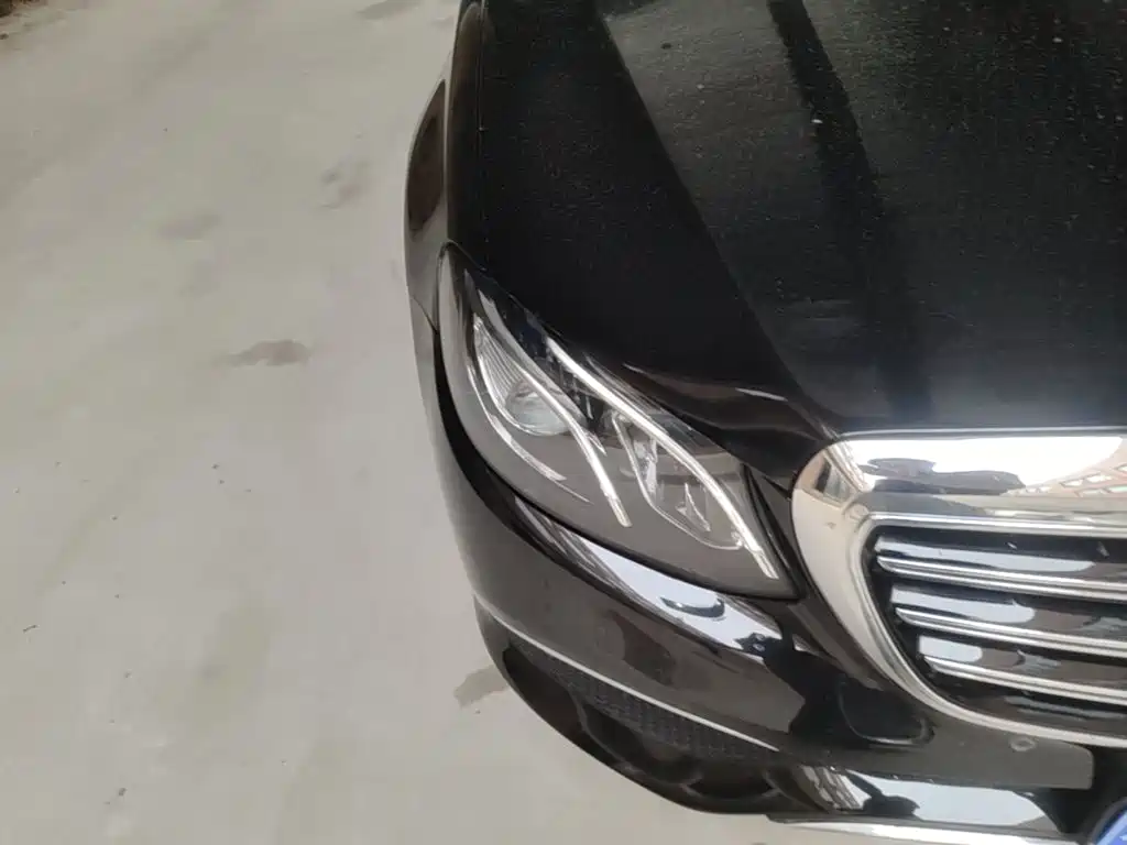 Mercedes-Benz E-Class — миниатюра 11