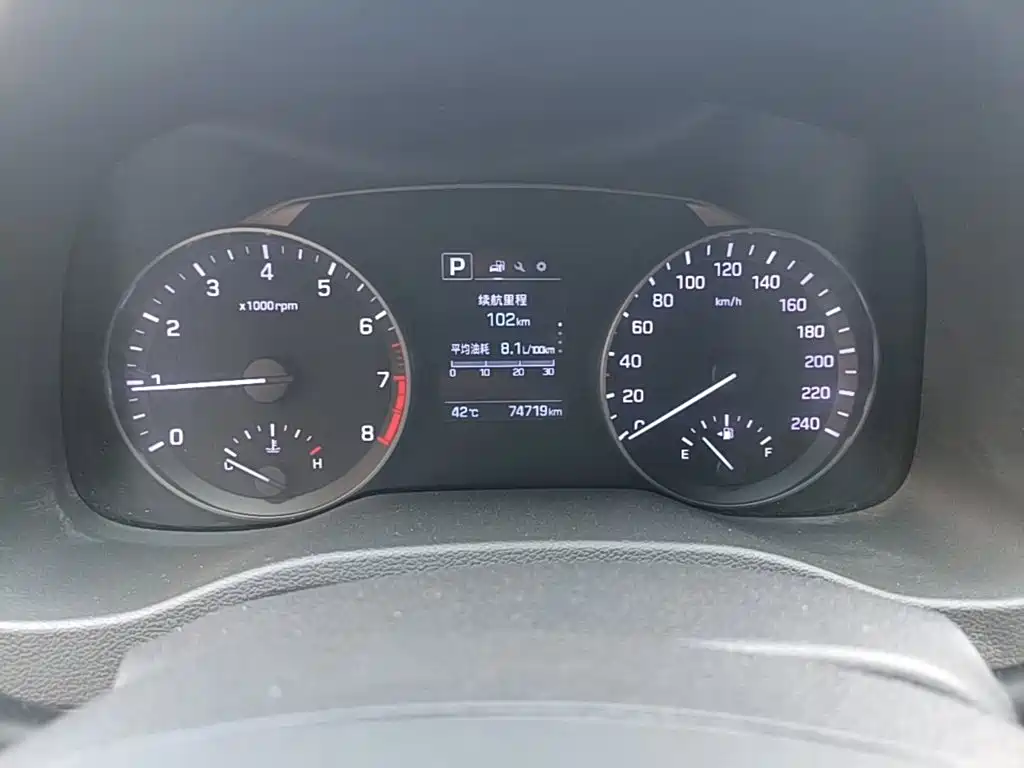 Hyundai Elantra — миниатюра 12