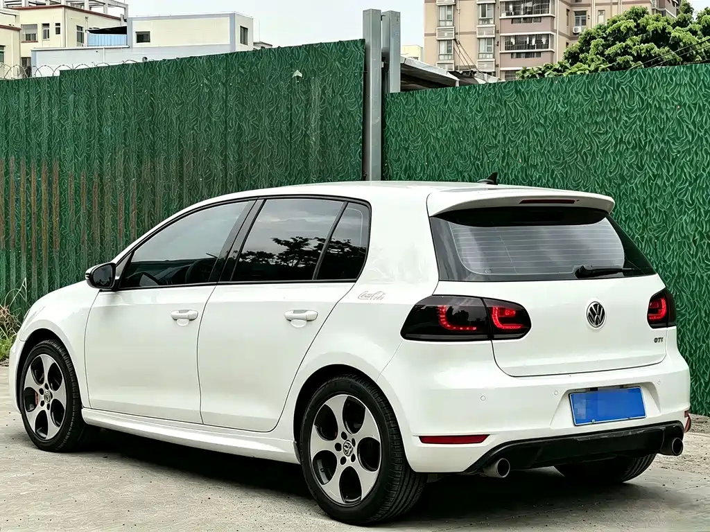 Volkswagen Golf GTI — миниатюра 11