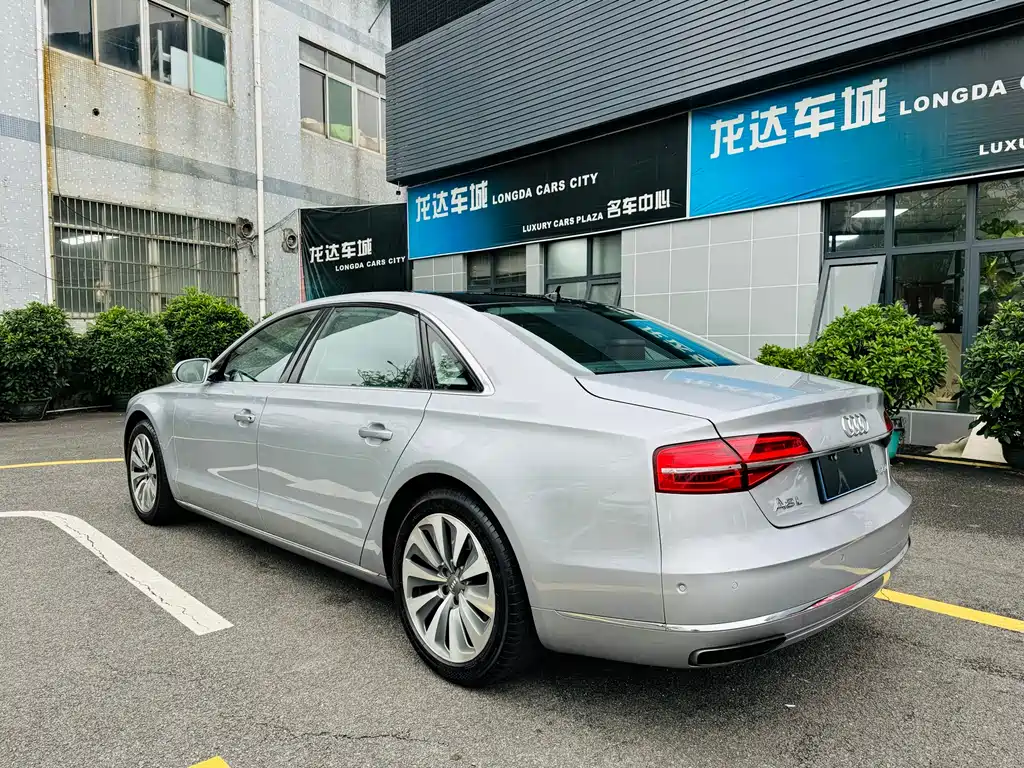 AUDI A8