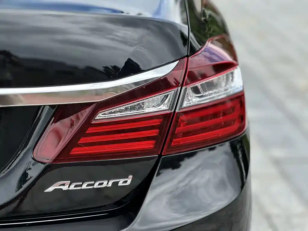 Honda Accord — миниатюра 13