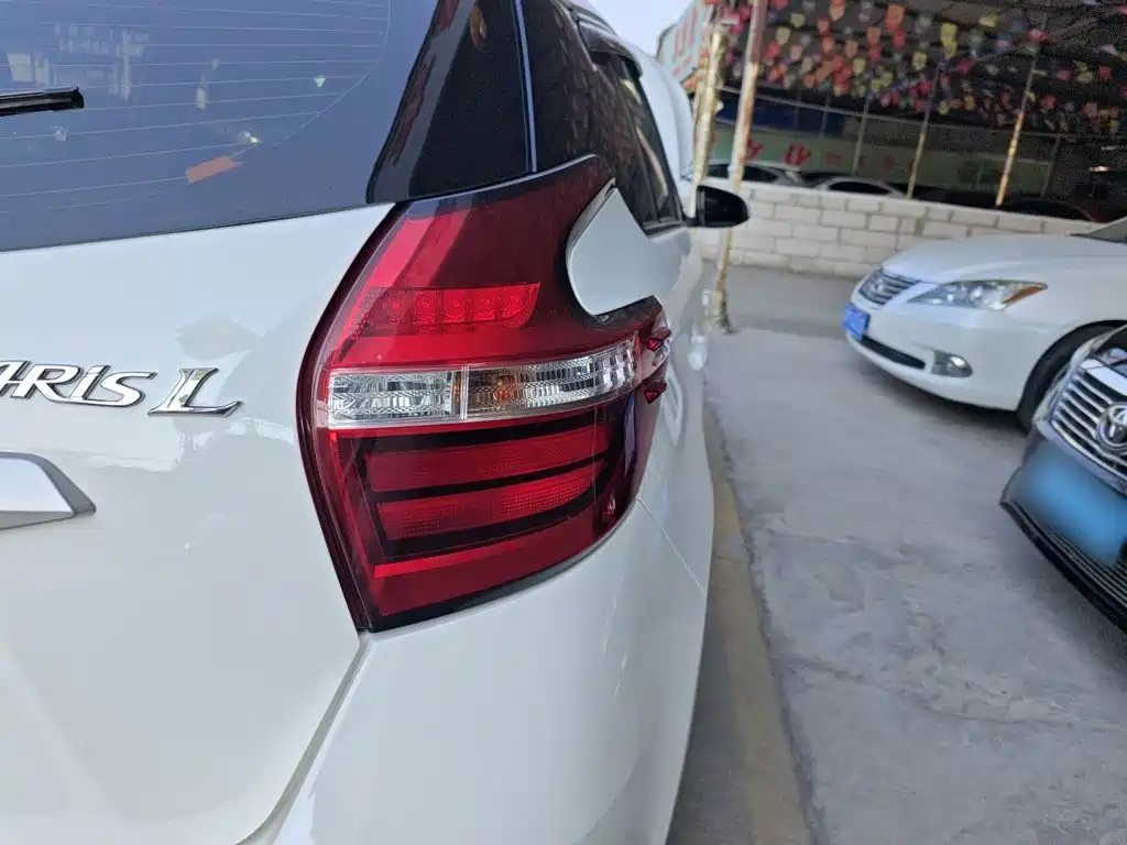 Toyota Yaris L — миниатюра 8