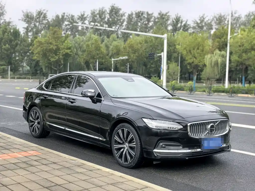 VOLVO  S90