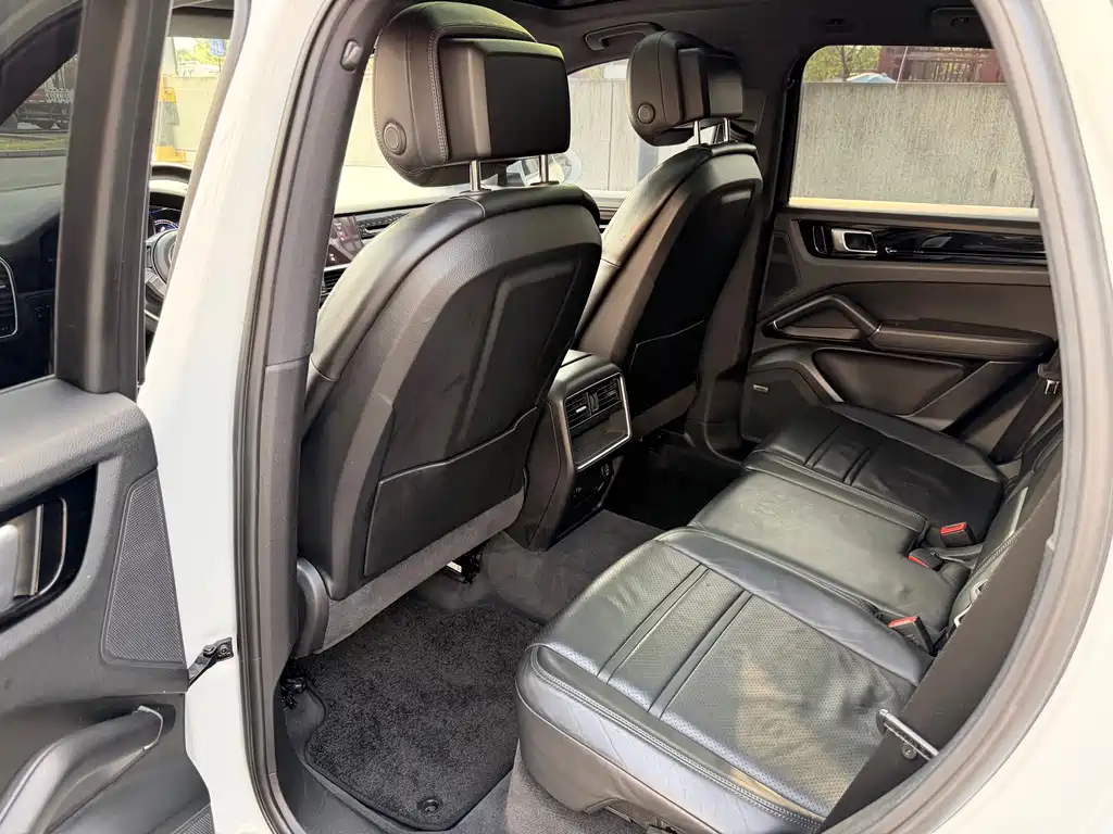 Porsche Cayenne — миниатюра 6