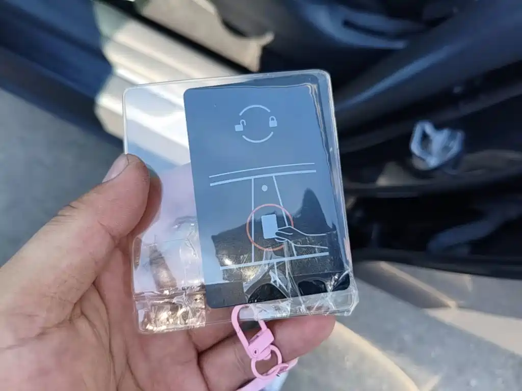 Tesla Model Y — миниатюра 9