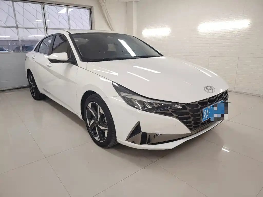 Hyundai Elantra — миниатюра 3
