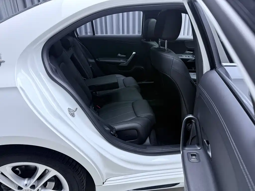 Mercedes-Benz A-Class — миниатюра 11