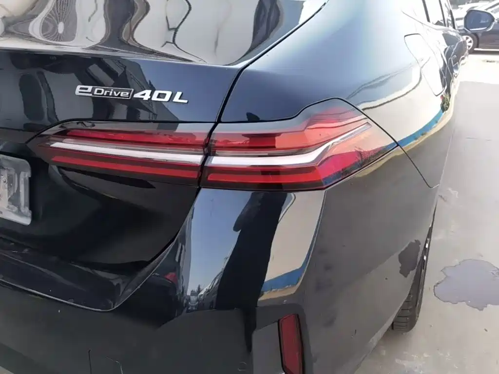 BMW i5 — миниатюра 8