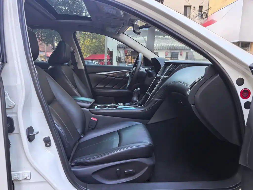 INFINITI Q50L