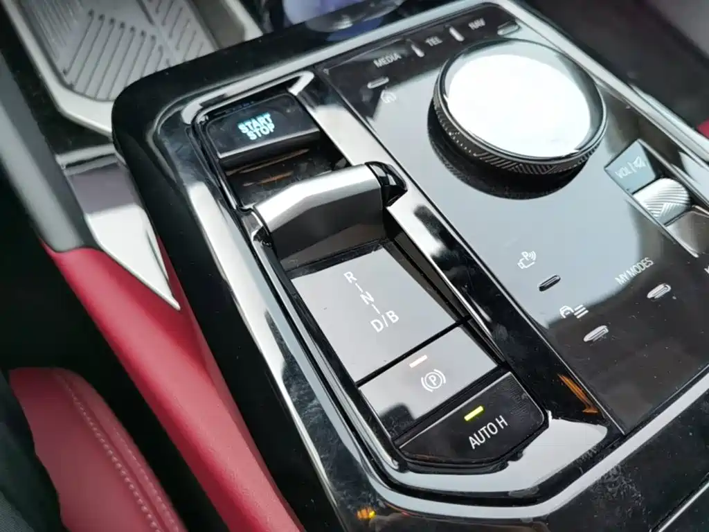BMW i5 — миниатюра 14