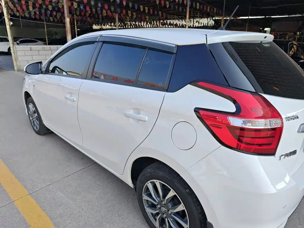Toyota Yaris L — миниатюра 5
