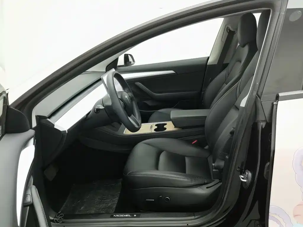 Tesla Model 3 — миниатюра 10
