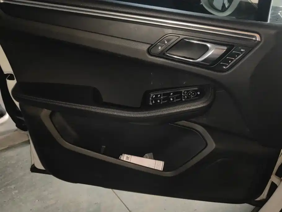 Porsche Macan — миниатюра 7