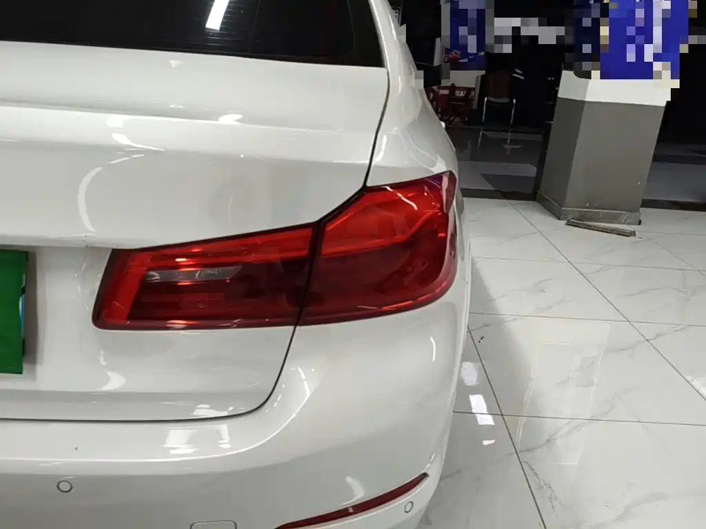 BMW 5 Series — миниатюра 8