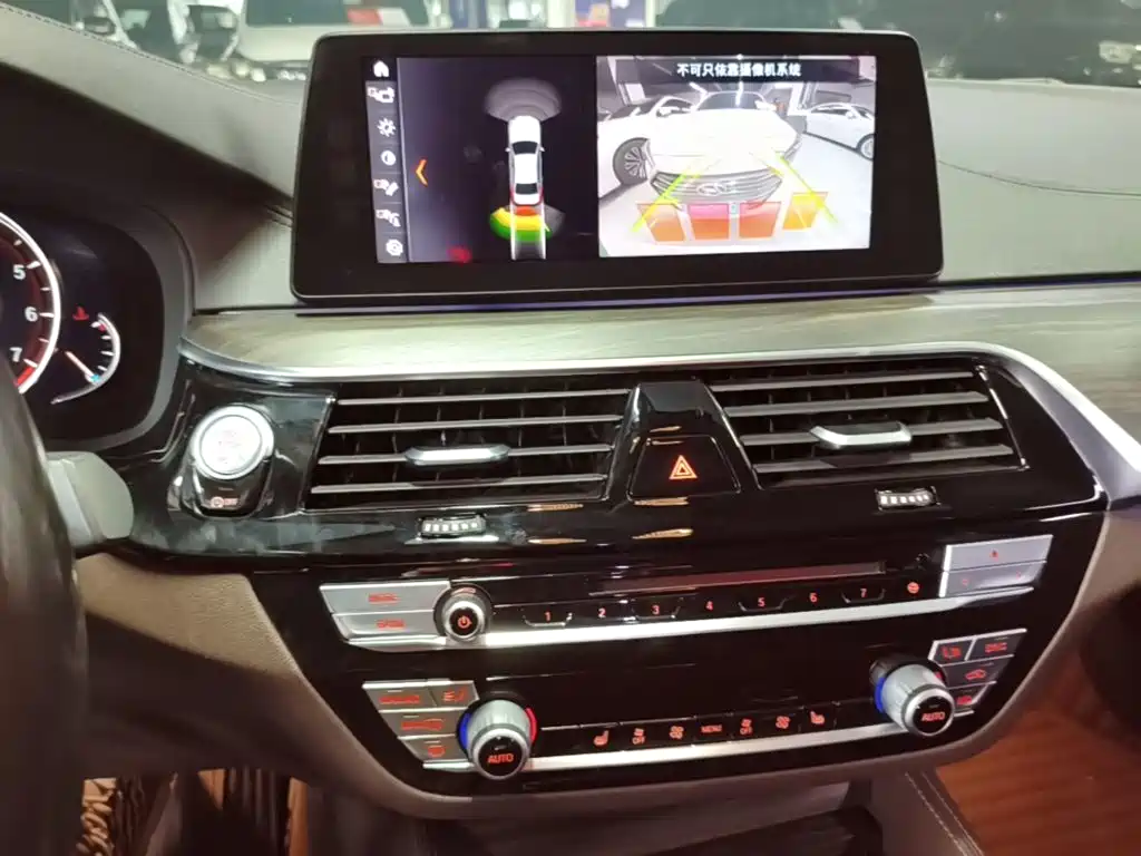 BMW 5 Series — миниатюра 13