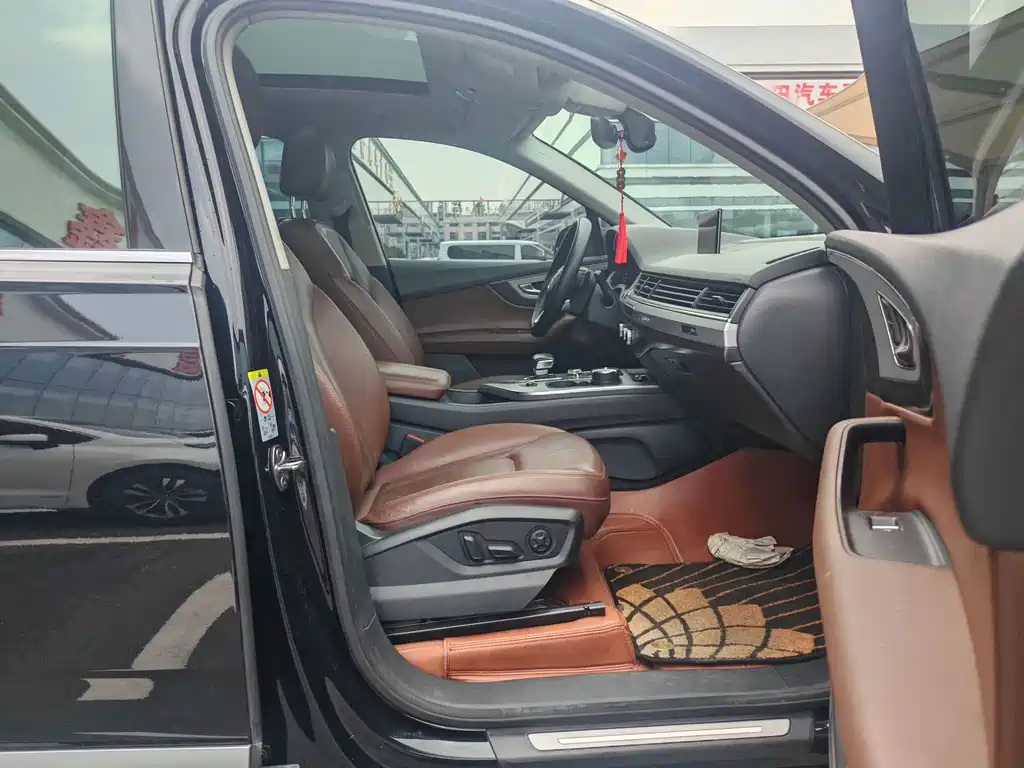 Audi Q7 — миниатюра 9