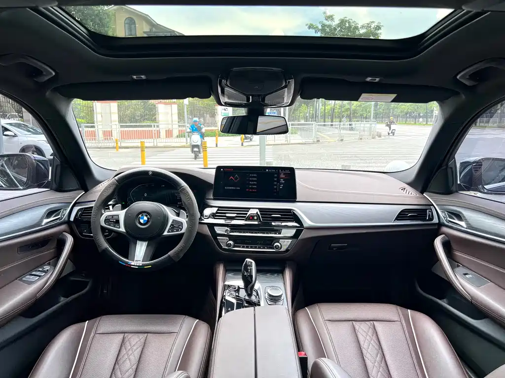BMW 5 Series — миниатюра 5