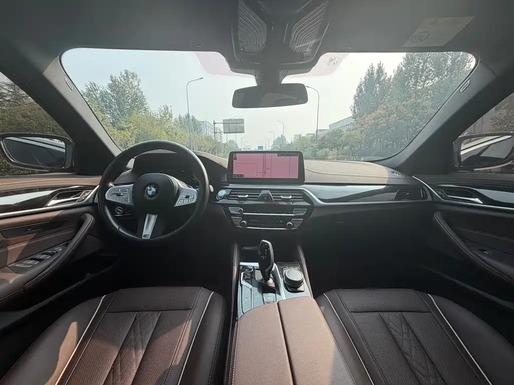 BMW 5 Series — миниатюра 13