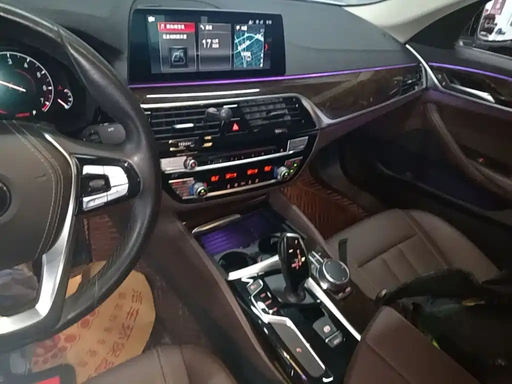 BMW 5 Series — миниатюра 13