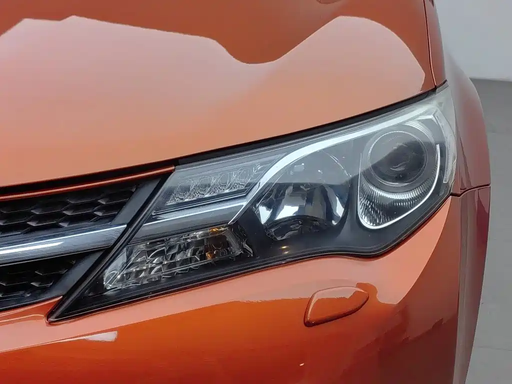 Toyota RAV4 — миниатюра 7