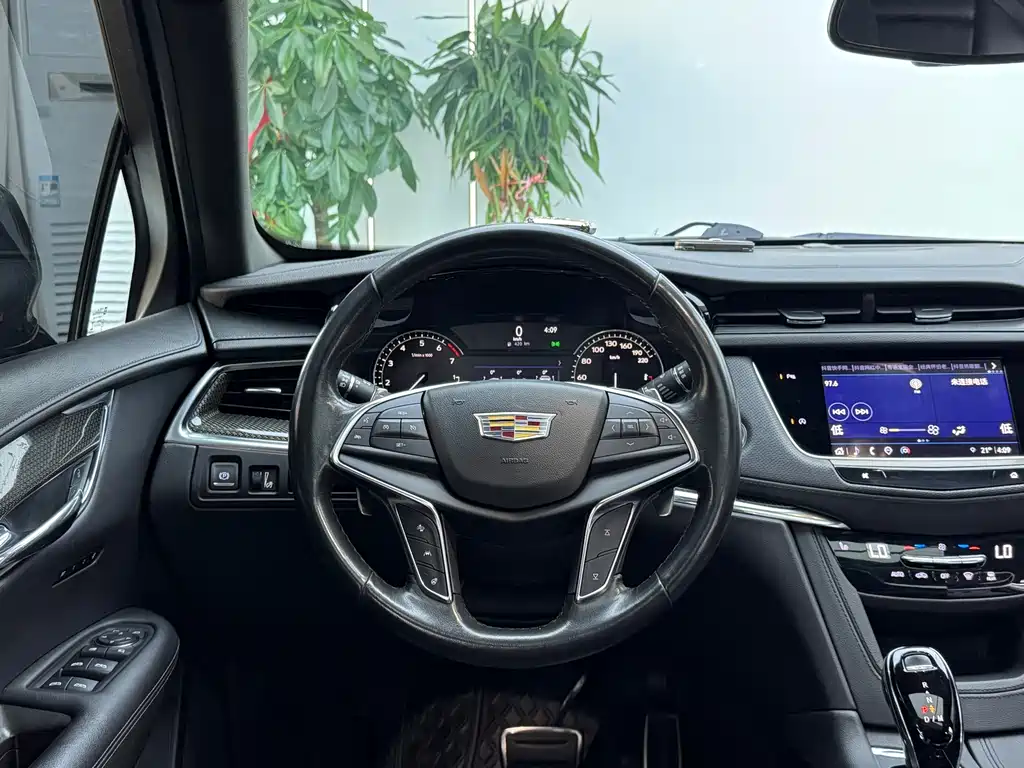 Cadillac XT5 — миниатюра 7
