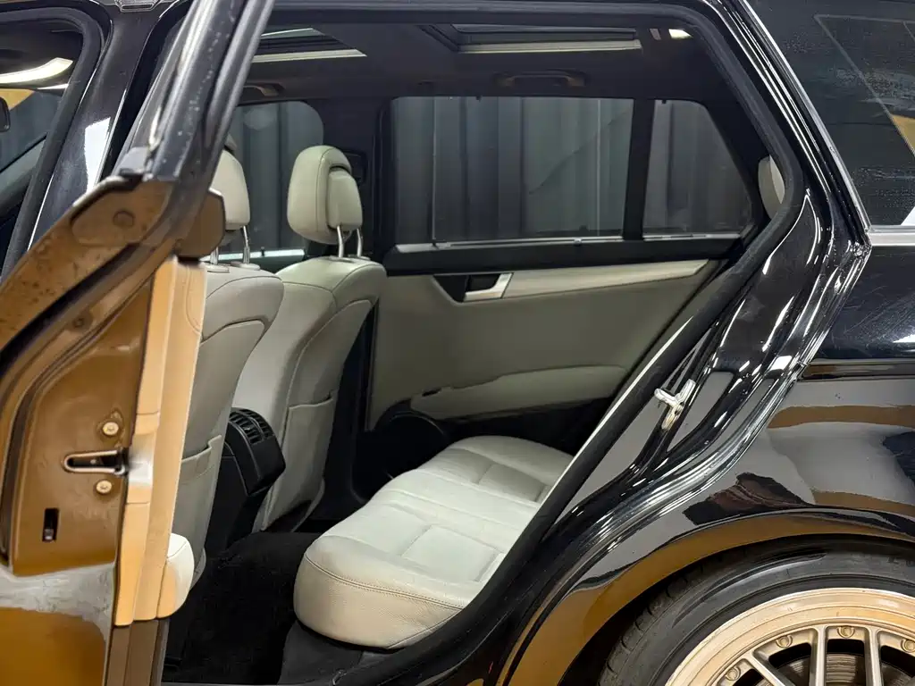 Mercedes-Benz C-Class (Import) — миниатюра 11