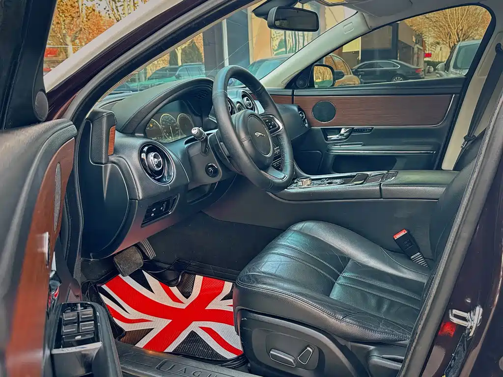 Jaguar XJ — миниатюра 14