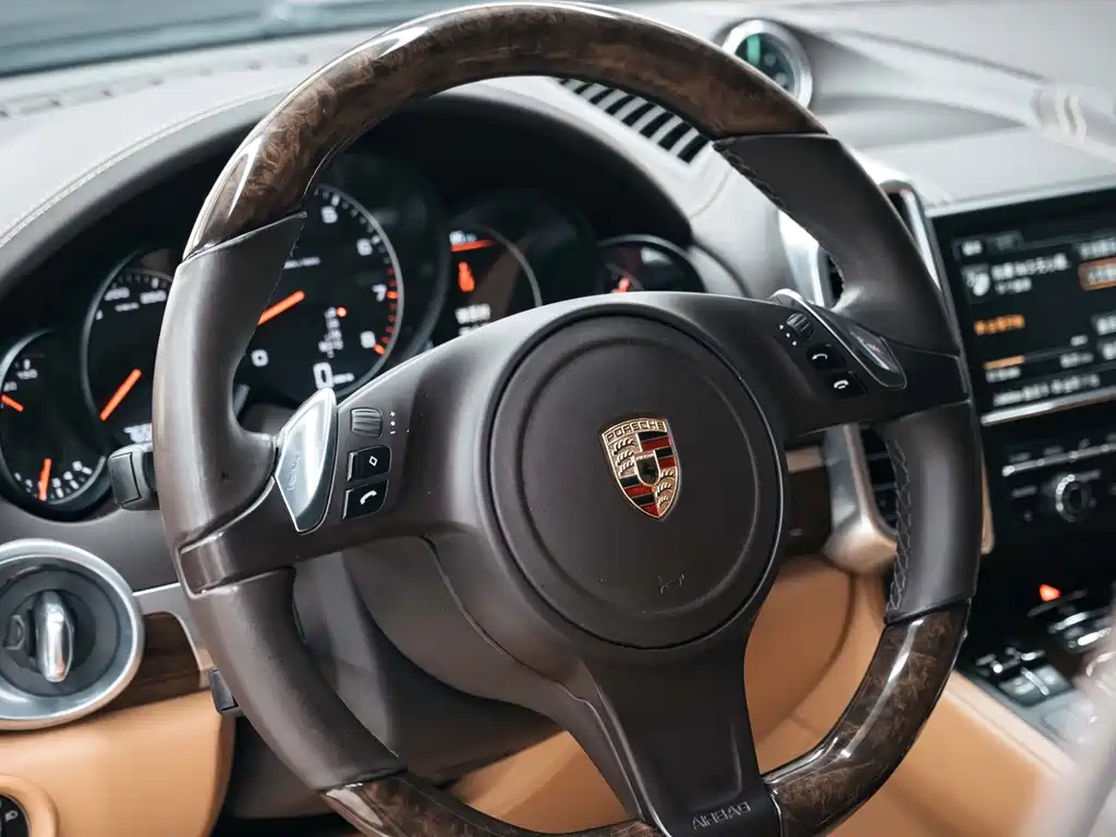 Porsche Cayenne — миниатюра 16