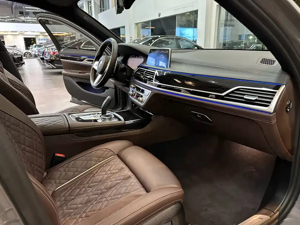 BMW 7 Series — миниатюра 6