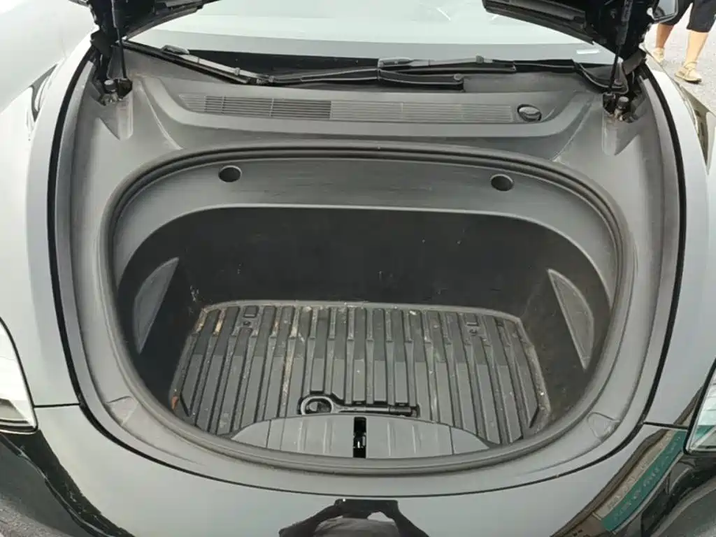 Tesla Model 3 — миниатюра 20