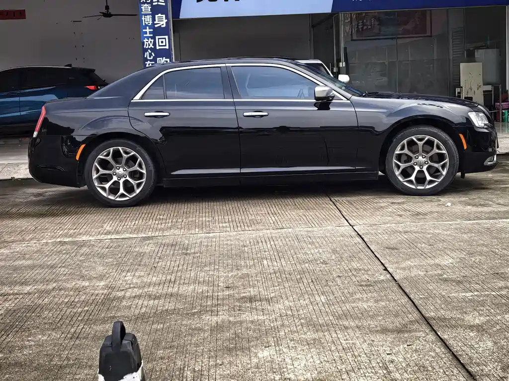 Chrysler 300C — миниатюра 7