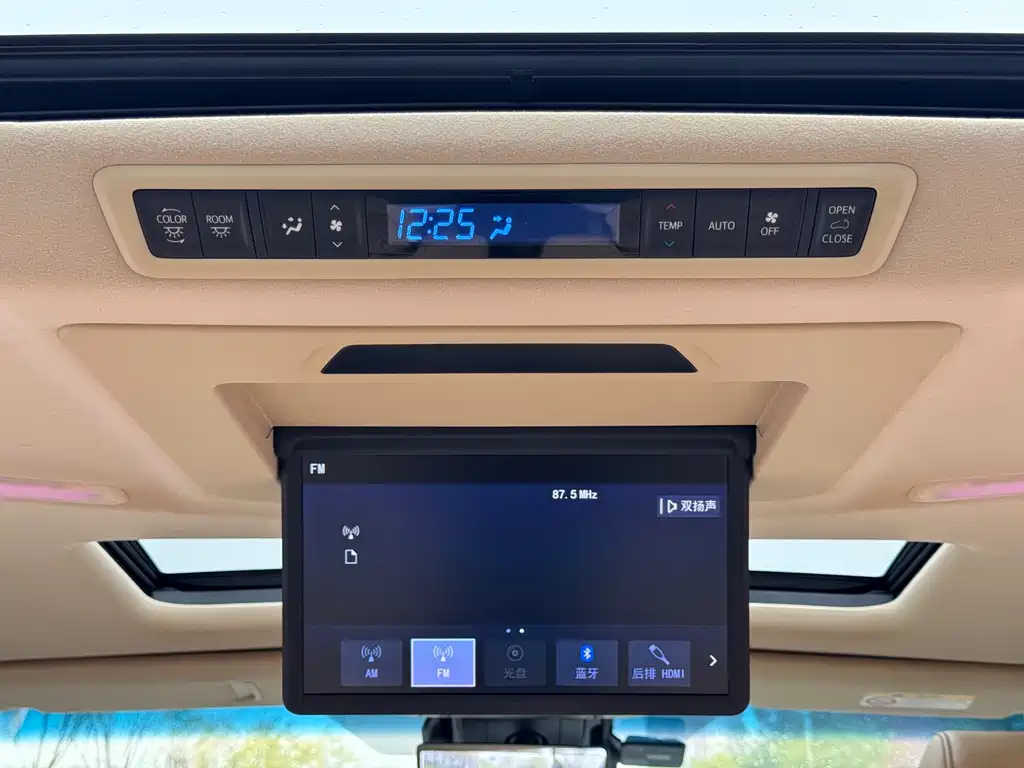 Toyota Alphard — миниатюра 16